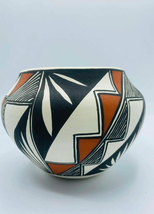 Signed "MG" Acoma Pueblo N.M Native American Pottery Vase